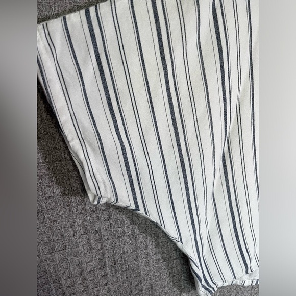 Sim & Sam women’s sizes M short sleeve button-down blouse - Picture 3 of 4